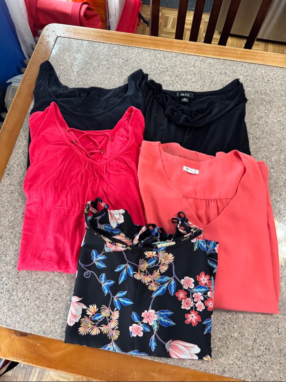 5 Women’s XL Tops-  Super Cute